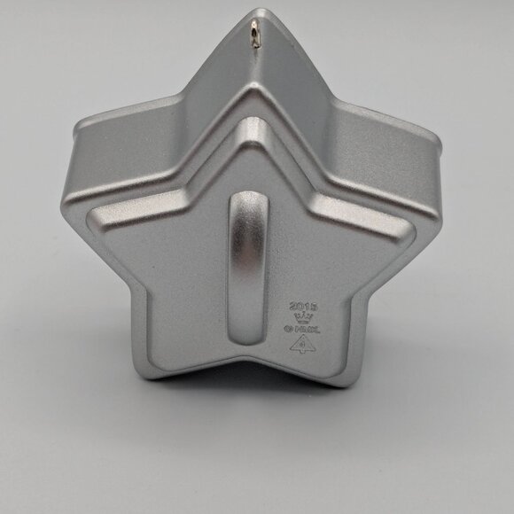 Hallmark Keepsake Cookie Cutter Christmas 2015, 4th in the Cookie Cutter Series - Picture 5 of 11